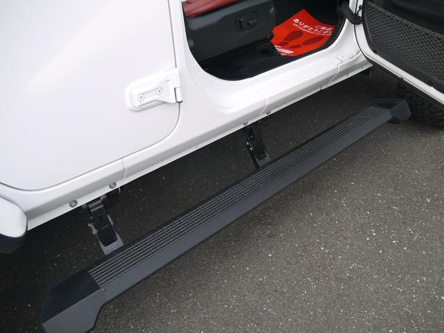 ジープ・ラングラーアンリミテッド ルビコン３９２　２０２４年最終モデル　スカイワンタッチパワートップ　ＷＡＲＮ電動ウインチ　純正可変マフラー　１２．３インチタッチスクリーンディスプレイ　３９２ロゴ入りナッパレザー　３５インチタイヤ　ガラスコーティング（16枚目）