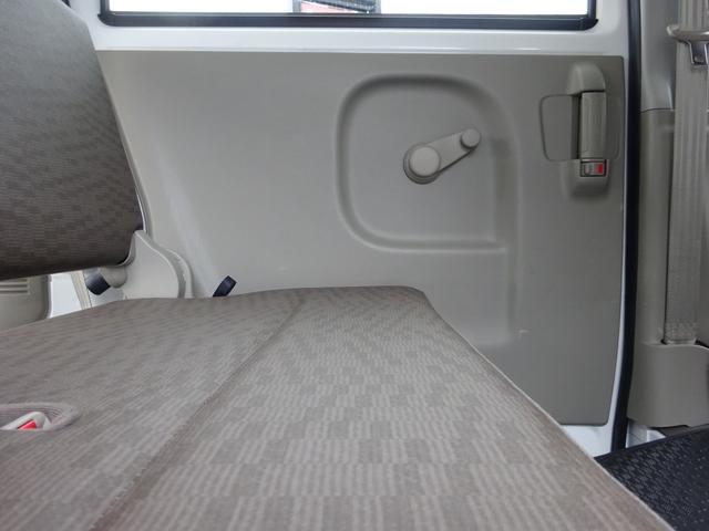 エブリイ PAリミテッド 4AT キーレス パワーウィンドウ 禁煙車 前後ドラレコ 夏冬タイヤ オートライト コーナーセンサー USB 衝突軽減ブレーキ 横滑り防止装置 車線逸脱センサー オーバーヘッドシェルフ PVガラス(48枚目)