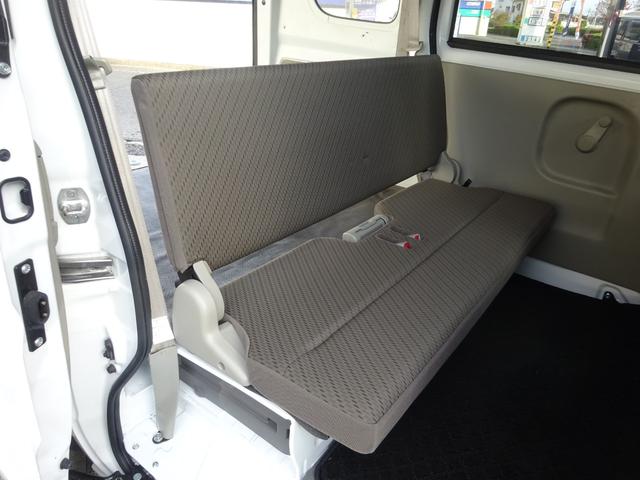 エブリイ ＰＣリミテッド　４ＡＴ　ナビ　キーレス　電動ミラー　パワーウィンドウ　コーナーセンサー　ＥＴＣ　禁煙車　オートライト　Ｂｌｕｅｔｏｏｔｈ　衝突軽減ブレーキ　横滑り防止装置　車線逸脱センサー　キャリア　ＰＶガラス（16枚目）