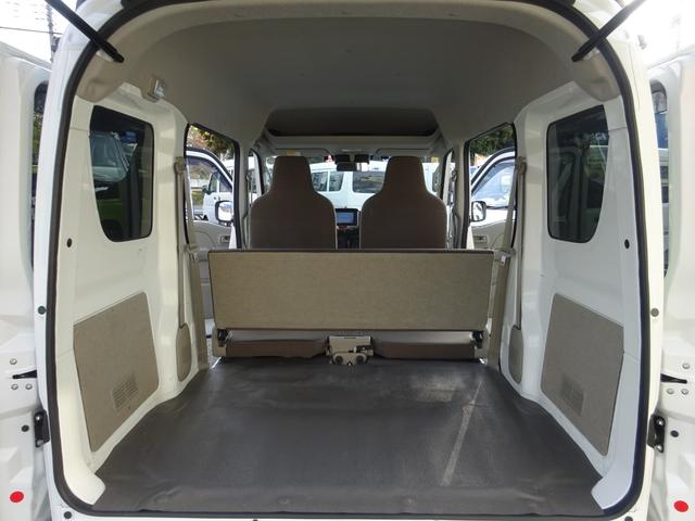 エブリイ ＰＣリミテッド　４ＡＴ　ナビ　キーレス　電動ミラー　パワーウィンドウ　コーナーセンサー　ＥＴＣ　禁煙車　オートライト　Ｂｌｕｅｔｏｏｔｈ　衝突軽減ブレーキ　横滑り防止装置　車線逸脱センサー　キャリア　ＰＶガラス（19枚目）