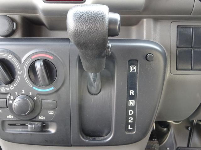 エブリイ ＰＣリミテッド　４ＡＴ　ナビ　キーレス　電動ミラー　パワーウィンドウ　コーナーセンサー　ＥＴＣ　禁煙車　オートライト　Ｂｌｕｅｔｏｏｔｈ　衝突軽減ブレーキ　横滑り防止装置　車線逸脱センサー　キャリア　ＰＶガラス（26枚目）