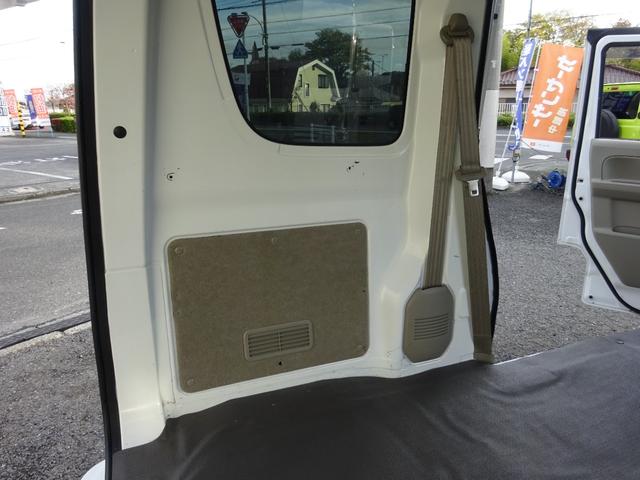 エブリイ ＰＣリミテッド　４ＡＴ　ナビ　キーレス　電動ミラー　パワーウィンドウ　コーナーセンサー　ＥＴＣ　禁煙車　オートライト　Ｂｌｕｅｔｏｏｔｈ　衝突軽減ブレーキ　横滑り防止装置　車線逸脱センサー　キャリア　ＰＶガラス（40枚目）