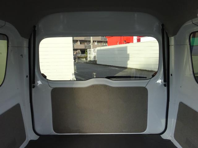 エブリイ ＰＣリミテッド　４ＡＴ　ナビ　キーレス　電動ミラー　パワーウィンドウ　コーナーセンサー　ＥＴＣ　禁煙車　オートライト　Ｂｌｕｅｔｏｏｔｈ　衝突軽減ブレーキ　横滑り防止装置　車線逸脱センサー　キャリア　ＰＶガラス（42枚目）