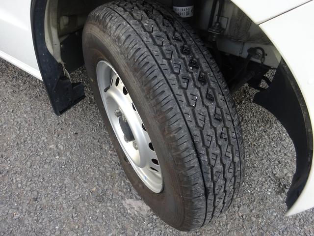 エブリイ ＰＣリミテッド　４ＡＴ　ナビ　キーレス　電動ミラー　パワーウィンドウ　コーナーセンサー　ＥＴＣ　禁煙車　オートライト　Ｂｌｕｅｔｏｏｔｈ　衝突軽減ブレーキ　横滑り防止装置　車線逸脱センサー　キャリア　ＰＶガラス（52枚目）