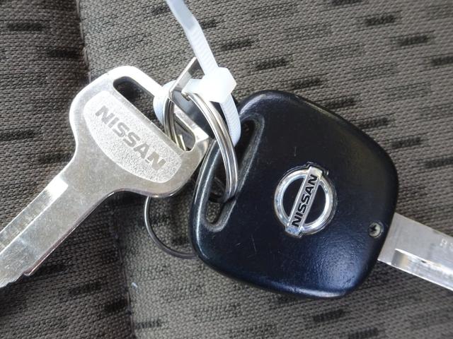 ＮＶ１００クリッパーバン ＤＸ　ＧＬセーフティパッケージ　４ＡＴ　ナビ　キーレス　ＥＴＣ　パワーウィンドウ　バックカメラ　禁煙車　電動ミラー　オートライト　禁煙車　衝突軽減ブレーキ　Ｂｌｕｅｔｏｏｔｈ　スペアキー　車線逸脱センサー　取扱説明書　保証書　記録簿（30枚目）