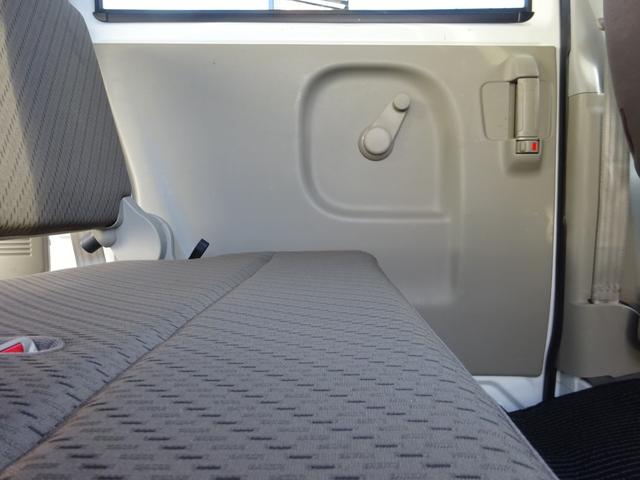 ＮＶ１００クリッパーバン ＤＸ　ＧＬセーフティパッケージ　４ＡＴ　ナビ　キーレス　ＥＴＣ　パワーウィンドウ　バックカメラ　禁煙車　電動ミラー　オートライト　禁煙車　衝突軽減ブレーキ　Ｂｌｕｅｔｏｏｔｈ　スペアキー　車線逸脱センサー　取扱説明書　保証書　記録簿（46枚目）