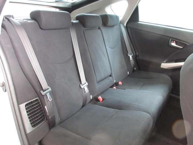 プリウスＰＨＶ Ｓ　ナビフルセグＴＶキット　バックカメラ　前後ドライブレコーダー　禁煙車　スマートキー＆スペア　黒内装　シートヒーター　ＨＩＤライト　Ｂｌｕｅｔｏｏｔｈ　充電ケーブル付属　バイザー（8枚目）