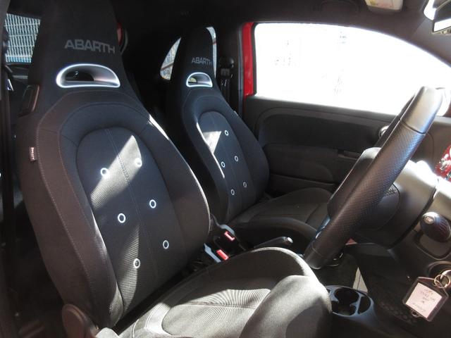 アバルト５９５ 　後期　５速ＭＴ　フルセグナビ　ドライブレコーダー　ミュージックサーバ　ＣＤ　ＤＶＤ再生　ミュージックプレイヤー接続可　ＨＩＤライト　ターボ　クリアランスソナー　禁煙車　ＡＷ　キーレスエントリー（20枚目）