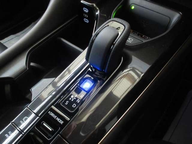 クラウンスポーツ ＲＳ　ザ　リミテッド－マットメタル　Ｅ－Ｆｏｕｒ　４ＷＤ　限定車　ワンオフ鍛造２２インチアルミホイール　マットメタル（18枚目）