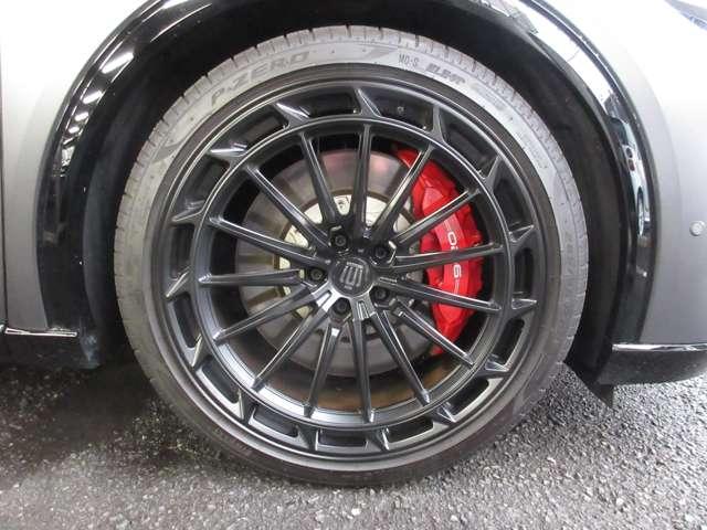 クラウンスポーツ ＲＳ　ザ　リミテッド－マットメタル　Ｅ－Ｆｏｕｒ　４ＷＤ　限定車　ワンオフ鍛造２２インチアルミホイール　マットメタル（29枚目）