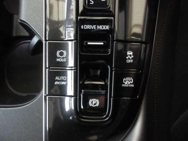 クラウンスポーツ ＲＳ　ザ　リミテッド－マットメタル　Ｅ－Ｆｏｕｒ　４ＷＤ　限定車　ワンオフ鍛造２２インチアルミホイール　マットメタル（32枚目）