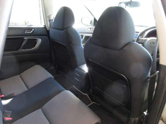 車検、鈑金、パーツの取付け等、格安にて承ります。（無料代車完備です）また代替えの際は、ナビやＥＴＣなどのパーツ類の移植等も致しますので、何なりとお申し付け下さい。