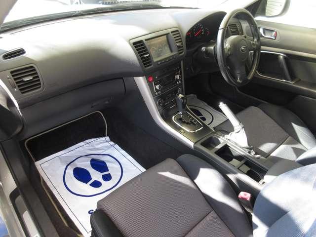 お車にてご来店の方は第三京浜都筑ＩＣ港北ニュータウン方面出口正面になります。電車でご来店の方は、市営（横浜市）地下鉄仲町台駅よりお電話頂ければ、お迎えに参ります。