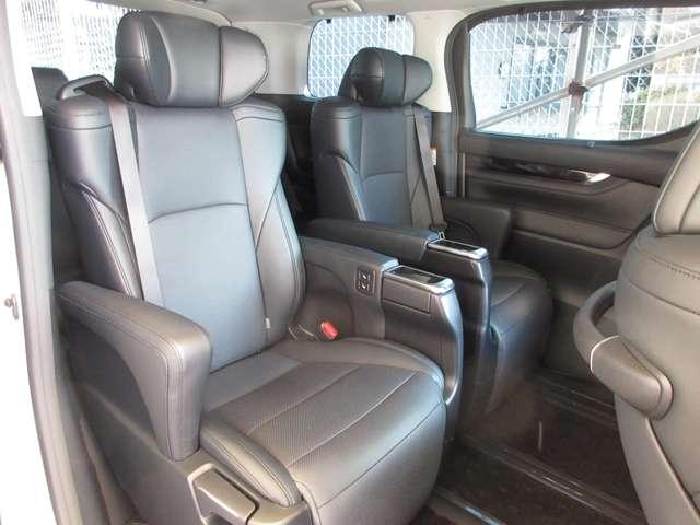 ヴェルファイア ２．５Ｚ　Ｇエディション　４ＷＤ　黒革エアーシート　１０型ナビＴＶ付き　１２．８型フリップダウンモニター　両側パワードア　ＬＥＤライト　オートライト　アルミホイール　パワーシート　コーナーセンサ　衝突被害軽減　車線逸脱警告（9枚目）