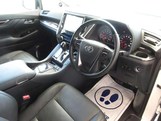 ヴェルファイア ２．５Ｚ　Ｇエディション　４ＷＤ　黒革エアーシート　１０型ナビＴＶ付き　１２．８型フリップダウンモニター　両側パワードア　ＬＥＤライト　オートライト　アルミホイール　パワーシート　コーナーセンサ　衝突被害軽減　車線逸脱警告（15枚目）