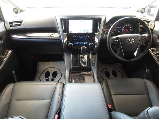 ヴェルファイア ２．５Ｚ　Ｇエディション　４ＷＤ　黒革エアーシート　１０型ナビＴＶ付き　１２．８型フリップダウンモニター　両側パワードア　ＬＥＤライト　オートライト　アルミホイール　パワーシート　コーナーセンサ　衝突被害軽減　車線逸脱警告（17枚目）