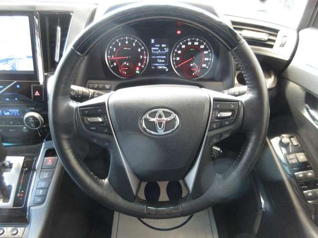 ヴェルファイア ２．５Ｚ　Ｇエディション　４ＷＤ　黒革エアーシート　１０型ナビＴＶ付き　１２．８型フリップダウンモニター　両側パワードア　ＬＥＤライト　オートライト　アルミホイール　パワーシート　コーナーセンサ　衝突被害軽減　車線逸脱警告（18枚目）