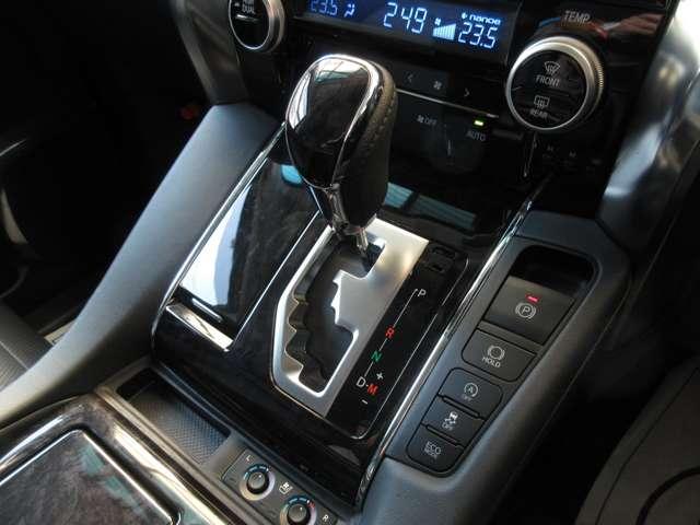 ヴェルファイア ２．５Ｚ　Ｇエディション　４ＷＤ　黒革エアーシート　１０型ナビＴＶ付き　１２．８型フリップダウンモニター　両側パワードア　ＬＥＤライト　オートライト　アルミホイール　パワーシート　コーナーセンサ　衝突被害軽減　車線逸脱警告（20枚目）