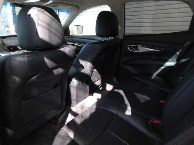 フーガ 370GT タイプS 黒革 専用バンパー&20アルミホイール&スポーツサスペンション 地デジTV 本革 ミュージックプレイヤー接続可 記録簿 盗難防止装置 クルーズコントロール パワーウィンドウ エアバッグ(13枚目)