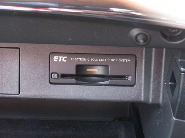 フーガ 370GT タイプS 黒革 専用バンパー&20アルミホイール&スポーツサスペンション 地デジTV 本革 ミュージックプレイヤー接続可 記録簿 盗難防止装置 クルーズコントロール パワーウィンドウ エアバッグ(20枚目)