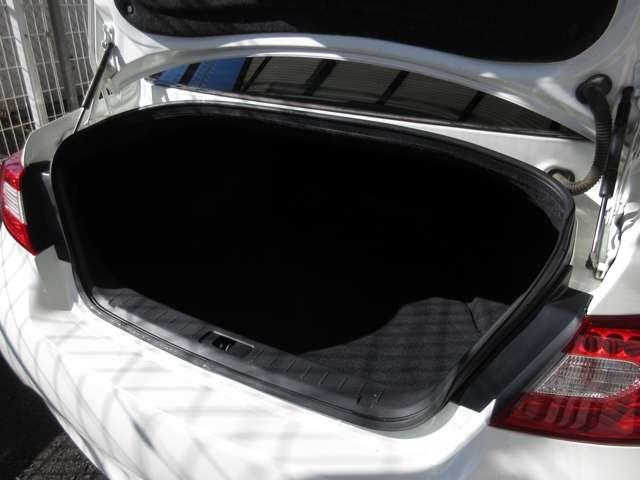 フーガ 370GT タイプS 黒革 専用バンパー&20アルミホイール&スポーツサスペンション 地デジTV 本革 ミュージックプレイヤー接続可 記録簿 盗難防止装置 クルーズコントロール パワーウィンドウ エアバッグ(23枚目)