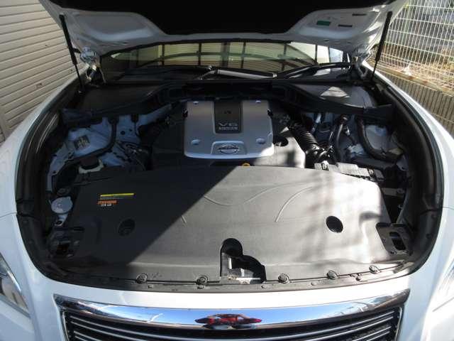 フーガ 370GT タイプS 黒革 専用バンパー&20アルミホイール&スポーツサスペンション 地デジTV 本革 ミュージックプレイヤー接続可 記録簿 盗難防止装置 クルーズコントロール パワーウィンドウ エアバッグ(24枚目)