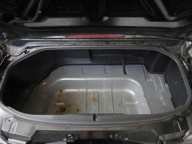 ロードスター ＲＳ　６速ＭＴ　ＨＩＤ　ワイン幌　ダブルエアバッグ　パワーステアリング　パワーウインドウ　エアコン　キーレス　アルミホイール（24枚目）