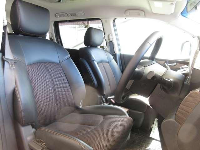 エルグランド ３５０ハイウェイスター　両側パワースライドドア　純正ナビＴＶ＆フリップダウンモニター　禁煙車　パワーウィンドウ　オートエアコン　キーレスエントリー　記録簿　３列シート　ＨＤＤナビ　バックモニター　両側自動スライドドア（7枚目）
