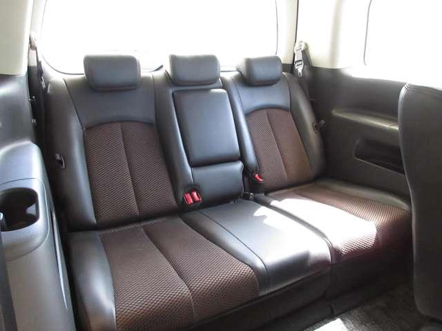 エルグランド ３５０ハイウェイスター　両側パワースライドドア　純正ナビＴＶ＆フリップダウンモニター　禁煙車　パワーウィンドウ　オートエアコン　キーレスエントリー　記録簿　３列シート　ＨＤＤナビ　バックモニター　両側自動スライドドア（10枚目）