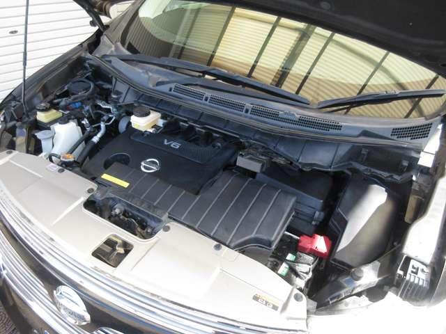 エルグランド ３５０ハイウェイスター　両側パワースライドドア　純正ナビＴＶ＆フリップダウンモニター　禁煙車　パワーウィンドウ　オートエアコン　キーレスエントリー　記録簿　３列シート　ＨＤＤナビ　バックモニター　両側自動スライドドア（28枚目）