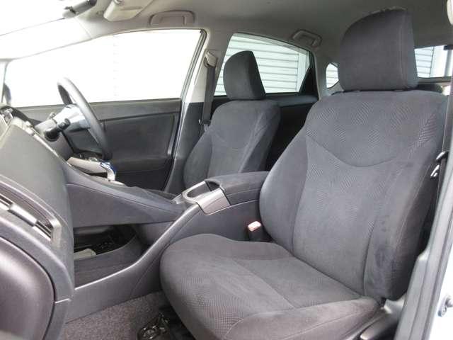プリウスＰＨＶ Ｓ　メーカーオプションナビフルセグ　前後ドラレコ　シートヒーター　オートエアコン　バックカメラ　ＥＴＣ　盗難防止装置　カーテンエアバッグ　ＤＶＤ再生可能　記録簿有　スマートキー　アルミホイール　エアバッグ（8枚目）