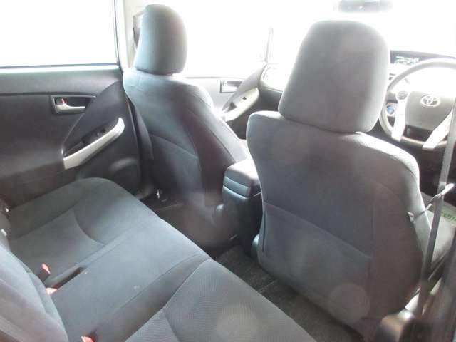 プリウスＰＨＶ Ｓ　メーカーオプションナビフルセグ　前後ドラレコ　シートヒーター　オートエアコン　バックカメラ　ＥＴＣ　盗難防止装置　カーテンエアバッグ　ＤＶＤ再生可能　記録簿有　スマートキー　アルミホイール　エアバッグ（10枚目）