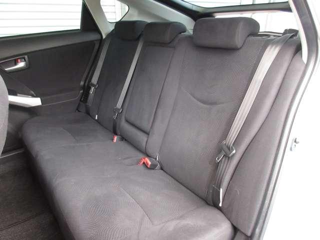 プリウスＰＨＶ Ｓ　メーカーオプションナビフルセグ　前後ドラレコ　シートヒーター　オートエアコン　バックカメラ　ＥＴＣ　盗難防止装置　カーテンエアバッグ　ＤＶＤ再生可能　記録簿有　スマートキー　アルミホイール　エアバッグ（11枚目）