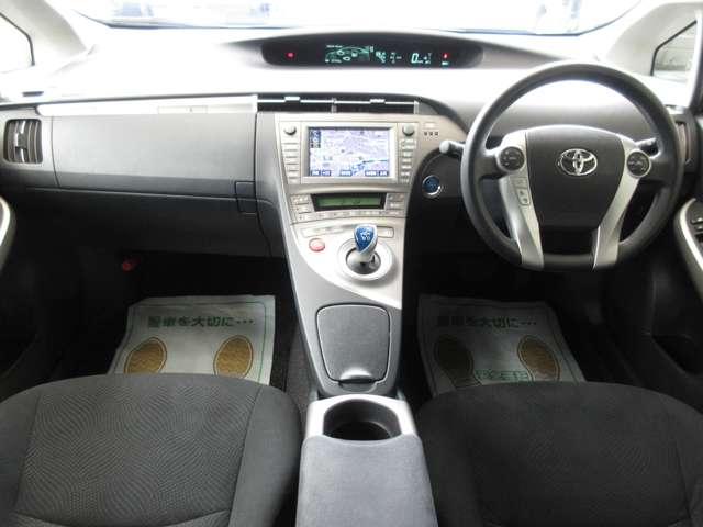 プリウスＰＨＶ Ｓ　メーカーオプションナビフルセグ　前後ドラレコ　シートヒーター　オートエアコン　バックカメラ　ＥＴＣ　盗難防止装置　カーテンエアバッグ　ＤＶＤ再生可能　記録簿有　スマートキー　アルミホイール　エアバッグ（14枚目）