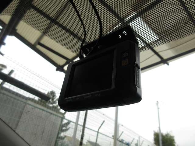 プリウスＰＨＶ Ｓ　メーカーオプションナビフルセグ　前後ドラレコ　シートヒーター　オートエアコン　バックカメラ　ＥＴＣ　盗難防止装置　カーテンエアバッグ　ＤＶＤ再生可能　記録簿有　スマートキー　アルミホイール　エアバッグ（30枚目）