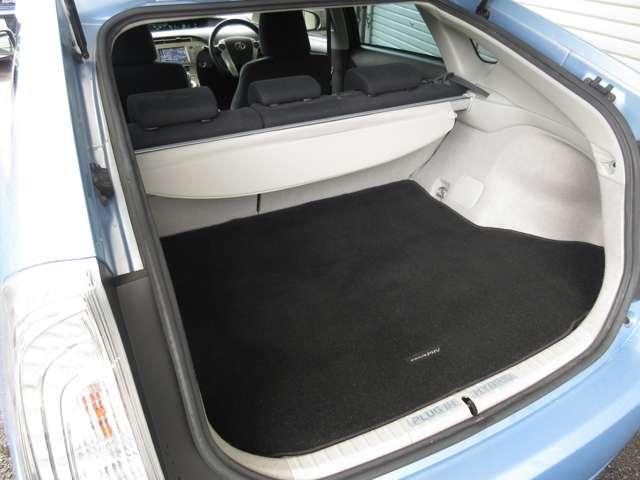 プリウスＰＨＶ Ｓ　メーカーオプションナビフルセグ　前後ドラレコ　シートヒーター　オートエアコン　バックカメラ　ＥＴＣ　盗難防止装置　カーテンエアバッグ　ＤＶＤ再生可能　記録簿有　スマートキー　アルミホイール　エアバッグ（31枚目）