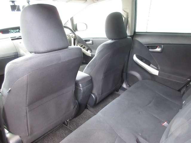 プリウスＰＨＶ Ｓ　メーカーオプションナビフルセグ　前後ドラレコ　シートヒーター　オートエアコン　バックカメラ　ＥＴＣ　盗難防止装置　カーテンエアバッグ　ＤＶＤ再生可能　記録簿有　スマートキー　アルミホイール　エアバッグ（32枚目）