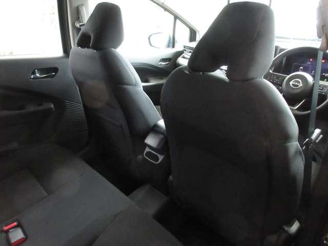 ノート Ｘ　プロパイロット　メーカーオプションナビＴＶ＆アラウンドビューモニター　地デジフルセグ　リアカメラ　衝突被害軽減ブレ－キ　前後センサー　全方位カメラ　横滑防止装置　ＥＴＣ付　インテリジェントキー（10枚目）