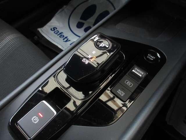 ノート Ｘ　プロパイロット　メーカーオプションナビＴＶ＆アラウンドビューモニター　地デジフルセグ　リアカメラ　衝突被害軽減ブレ－キ　前後センサー　全方位カメラ　横滑防止装置　ＥＴＣ付　インテリジェントキー（18枚目）