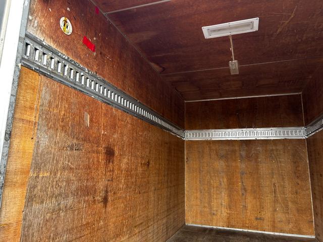 タイタンダッシュ 　パネルバン　最大積載量１４００キロ　バックカメラ　走行距離８４２００キロ（26枚目）