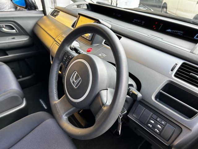 ステップワゴン スパーダS Z HDDナビパッケージ トップライトルーフ 両側パワースライドドア HDDナビ バックカメラ ETC 8人乗り 走行距離65600キロ(17枚目)