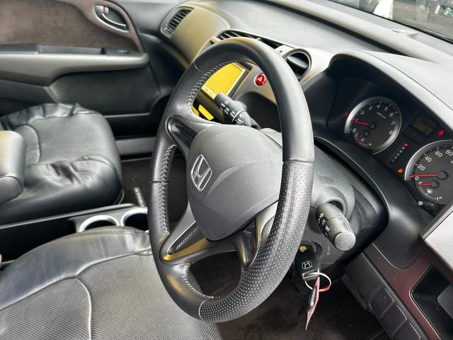 ストリーム X 走行距離28100キロ シートカバー ナビ TV ETC キーレス 7人乗り(15枚目)