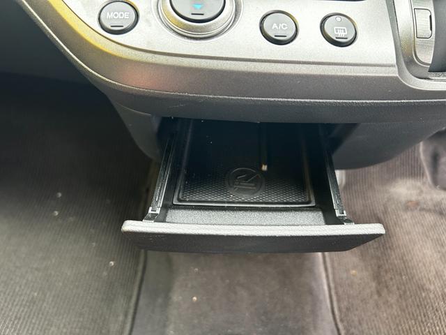 ストリーム X 走行距離28100キロ シートカバー ナビ TV ETC キーレス 7人乗り(22枚目)