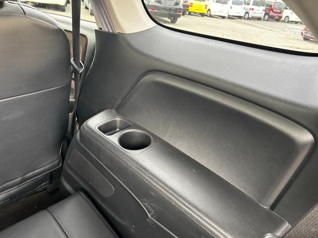 ストリーム X 走行距離28100キロ シートカバー ナビ TV ETC キーレス 7人乗り(35枚目)