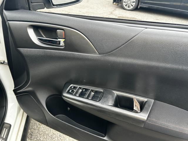 XV 1.5i 1.5i(5名) ナビ フルセグTV ETC Bluetooth バックカメラ フルエアロ スマートキー キャリア 記録簿 走行距離69600キロ(16枚目)