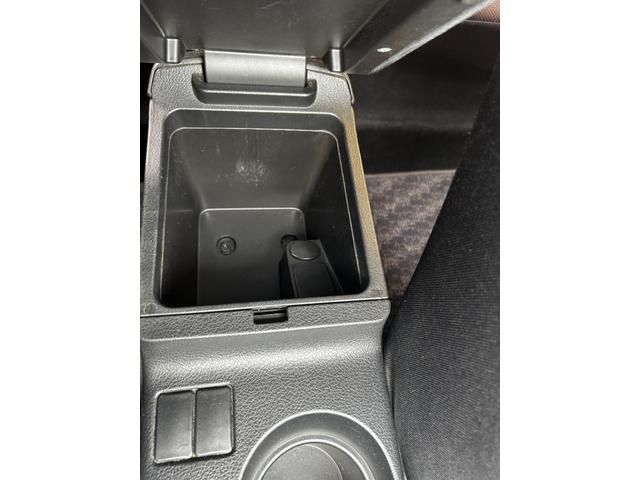 XV 1.5i 1.5i(5名) ナビ フルセグTV ETC Bluetooth バックカメラ フルエアロ スマートキー キャリア 記録簿 走行距離69600キロ(30枚目)
