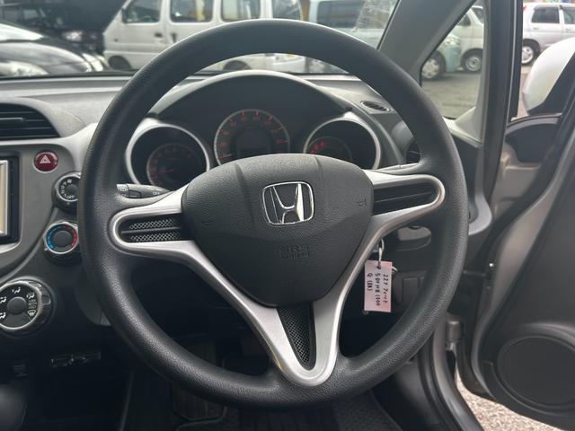 フィット Ｇ　ナビ　ＴＶ　ＥＴＣ　前後ドライブレコーダー　キーレス　記録簿　走行距離４１３００キロ（18枚目）