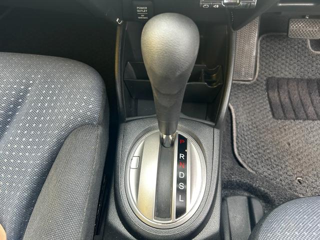 フィット Ｇ　ナビ　ＴＶ　ＥＴＣ　前後ドライブレコーダー　キーレス　記録簿　走行距離４１３００キロ（22枚目）