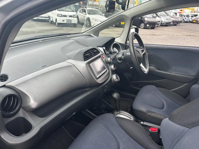 フィット Ｇ　ナビ　ＴＶ　ＥＴＣ　前後ドライブレコーダー　キーレス　記録簿　走行距離４１３００キロ（40枚目）