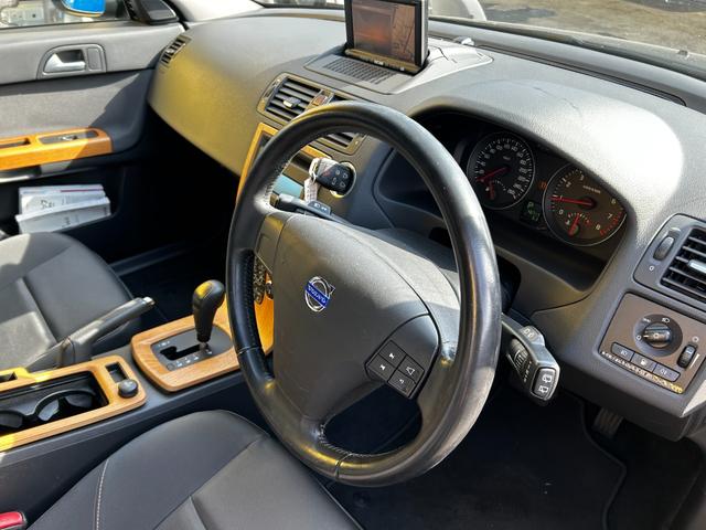 Ｖ５０ ２．０ｅアクティブ　ナビ　ＥＴＣ　バックカメラ　キーレス　走行距離４０８００キロ（16枚目）